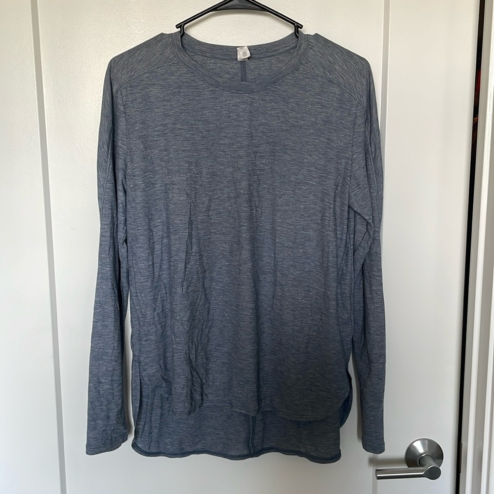 Long sleeve under armour shirt